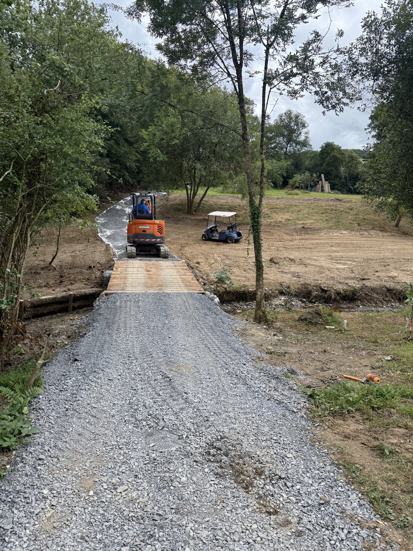 Gravel approach leading to the timber crossing